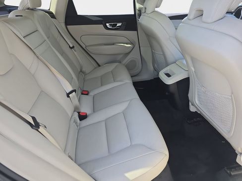 Used 2020 Volvo XC60 T5 Momentum FWD image 13