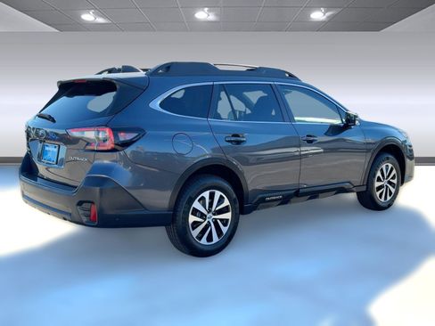 Used 2022 Subaru Outback Premium image 9