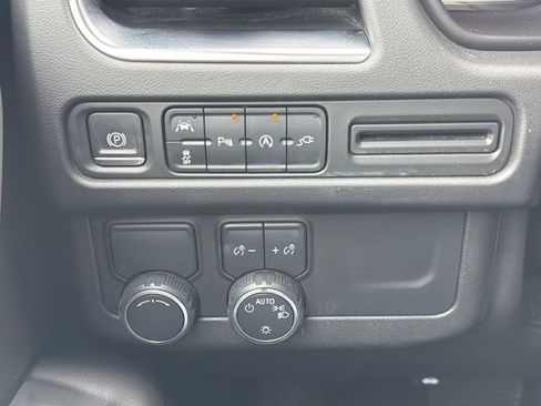 Used 2021 Chevrolet Suburban Premier RWD image 13