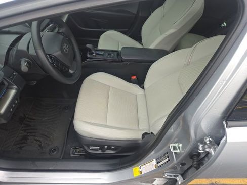 Used 2023 Toyota Prius Limited image 11