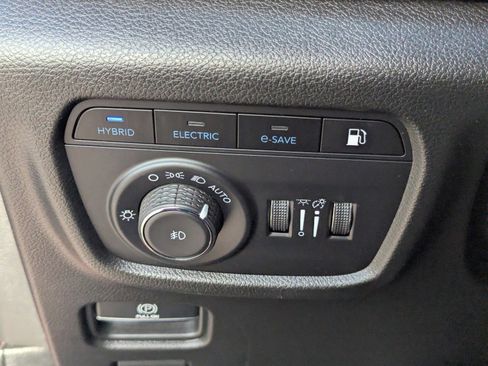 Used 2023 Jeep Grand Cherokee Overland image 32