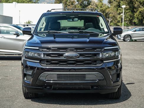Used 2023 Ford Expedition XLT image 2