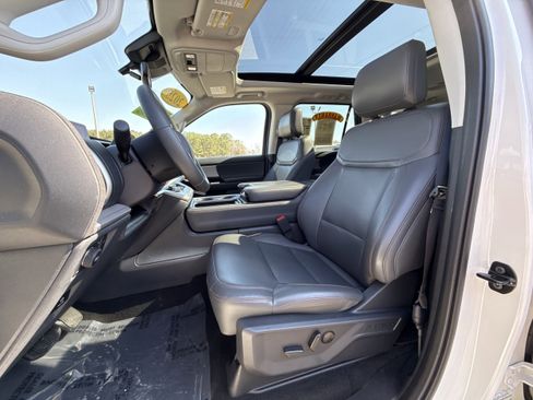 Used 2025 Ford Expedition Active image 11