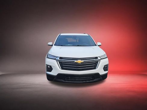 Used 2023 Chevrolet Traverse LT FWD image 3