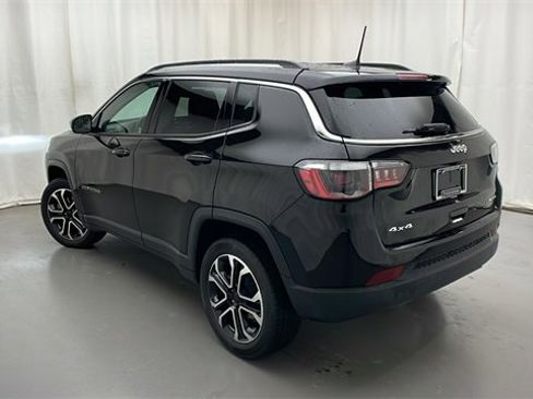 Used 2022 Jeep Compass Limited image 31