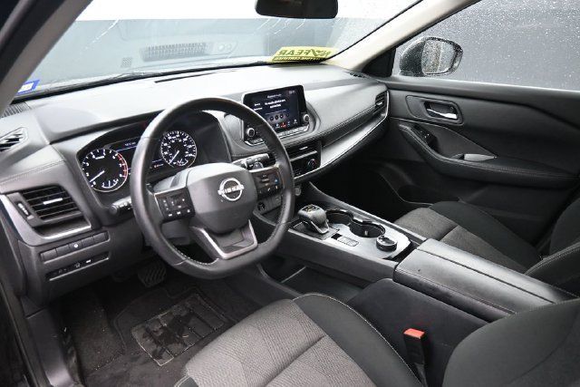 Used 2025 Nissan Rogue SV AWD/4WD image 13