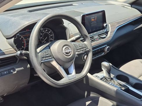 Used 2025 Nissan Altima 2.5 SV FWD image 15
