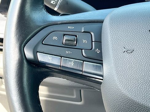 Used 2025 Cadillac XT4 Premium Luxury FWD image 18