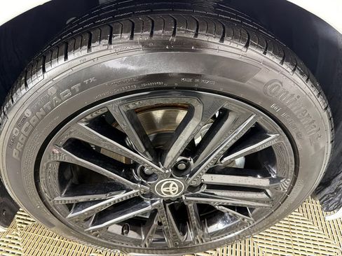 Used 2025 Toyota Camry SE w/ Convenience Package image 12