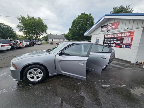 Used 2013 Dodge Charger SE RWD image 24