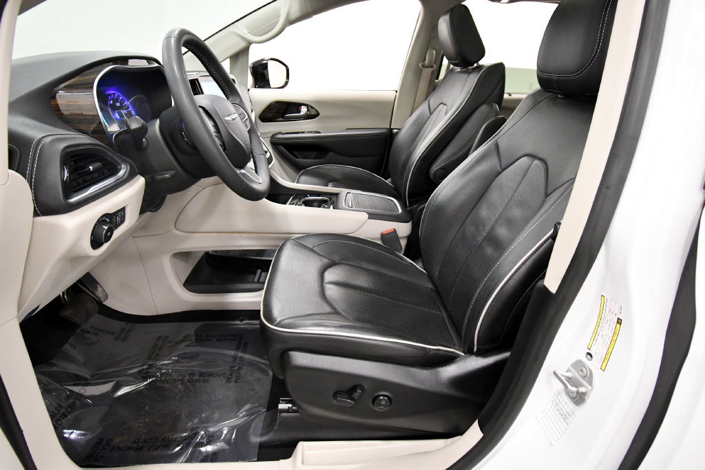 Used 2024 Chrysler Pacifica Limited FWD image 14