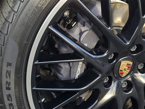 Used 2023 Porsche Panamera Platinum Edition image 10