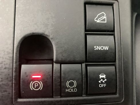 Used 2023 Toyota Highlander XLE AWD/4WD image 28