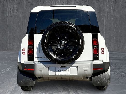 Used 2025 Land Rover Defender 110 S image 5