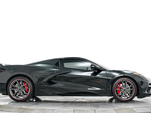 Used 2023 Chevrolet Corvette Stingray Premium Conv w/ Z51 Performance Package RWD image 18