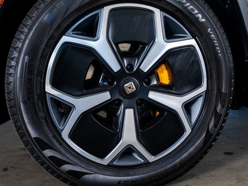 Used 2023 Rivian R1S Adventure image 10