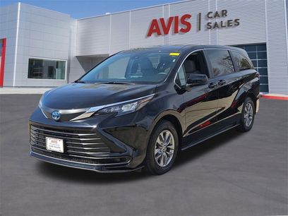 Used 2025 Toyota Sienna LE