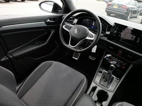 Used 2025 Volkswagen Jetta Sport FWD image 9