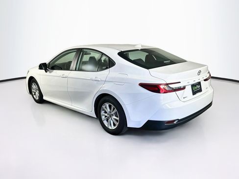 Used 2025 Toyota Camry LE FWD image 5