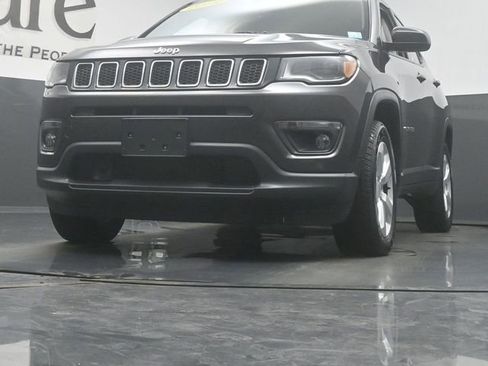 Used 2018 Jeep Compass Latitude w/ Popular Equipment Group AWD/4WD image 4