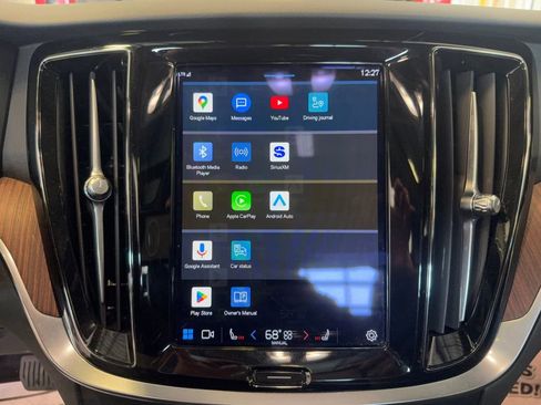 Used 2023 Volvo S60 T8 Plus image 19