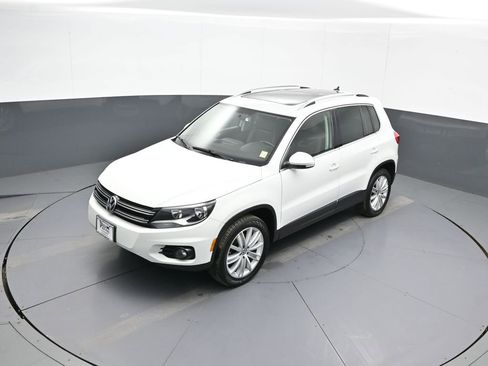 Used 2015 Volkswagen Tiguan SE image 32