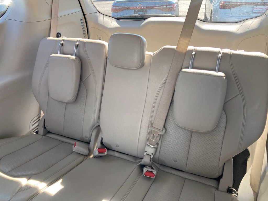 Used 2021 Chrysler Pacifica Touring-L FWD image 12