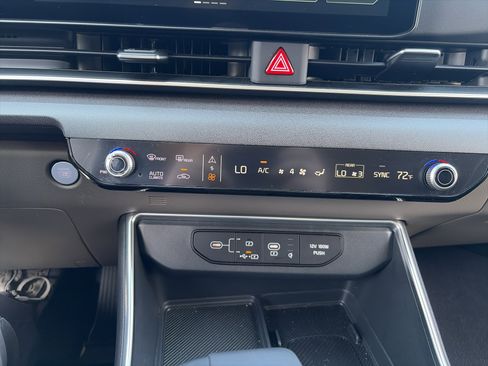 Used 2026 Kia Carnival EX FWD image 53