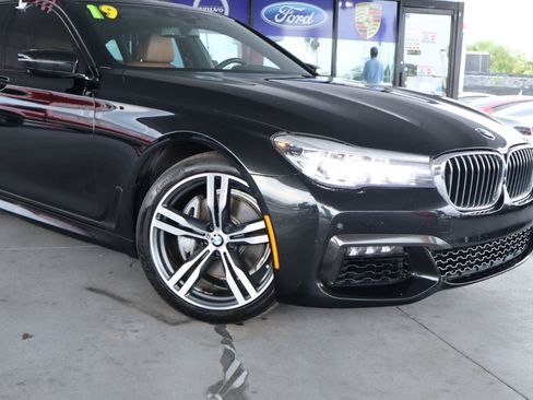 Used 2019 BMW 740i w/ Autobahn Package RWD image 2