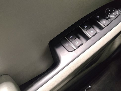 Used 2023 Kia Soul LX w/ LX Technology Package FWD image 27