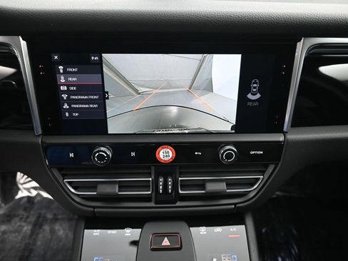 Certified 2025 Porsche Macan image 21