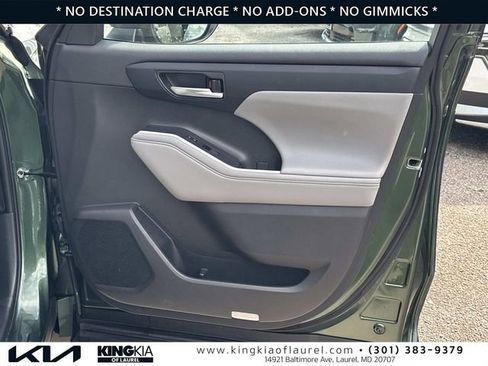 Used 2023 Toyota Highlander XLE AWD/4WD image 15