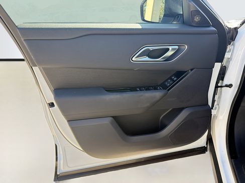 Used 2025 Land Rover Range Rover Velar Dynamic SE image 21