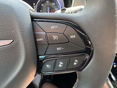 Used 2023 Chrysler Pacifica Touring-L w/ S Appearance Package AWD/4WD image 20