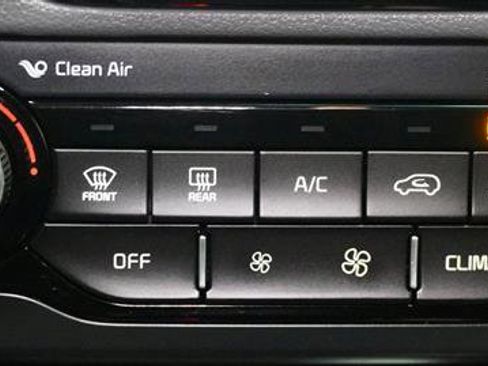 Used 2017 Kia Niro LX image 19