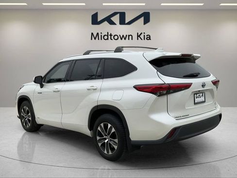 Used 2020 Toyota Highlander XLE AWD/4WD image 5
