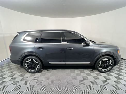 Used 2023 Kia Telluride EX FWD image 2