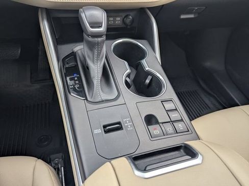 Used 2023 Toyota Highlander XLE FWD image 27