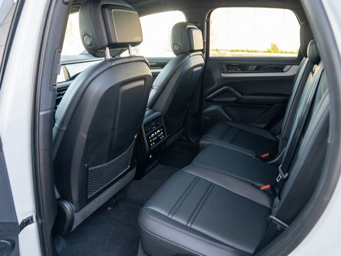 Used 2025 Porsche Cayenne image 23