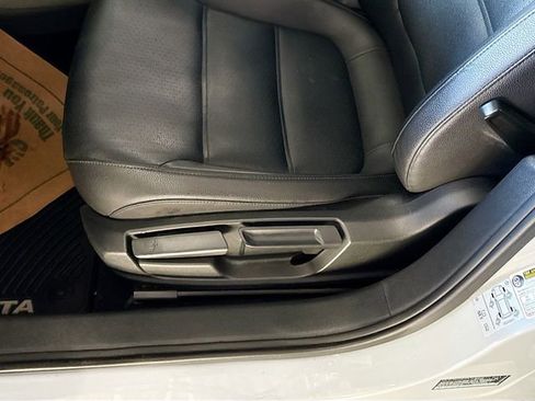 Used 2018 Volkswagen Jetta SE FWD image 18