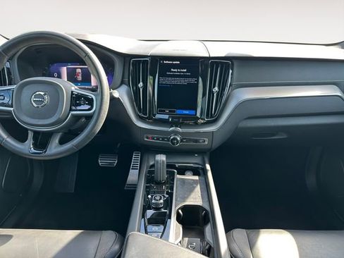 Used 2022 Volvo XC60 B6 R-Design AWD/4WD image 11