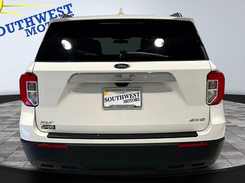 Used 2023 Ford Explorer XLT AWD/4WD image 6