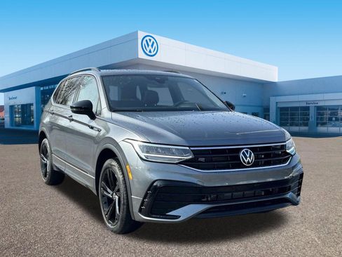 Certified 2023 Volkswagen Tiguan SE R-Line AWD/4WD image 2