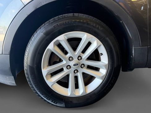 Used 2015 Ford Explorer XLT w/ Equipment Group 202B FWD image 16