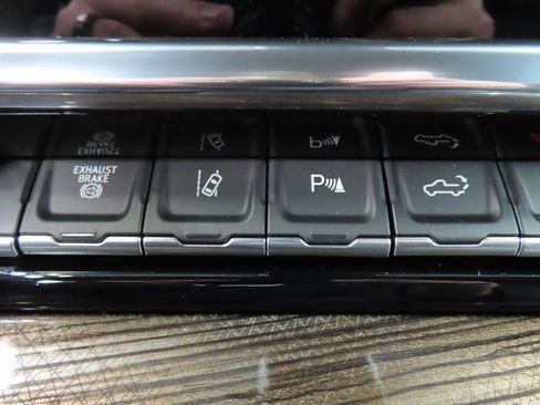 Used 2025 Chevrolet Silverado 2500 LT image 60