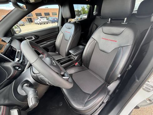 Used 2025 Jeep Compass Trailhawk AWD/4WD image 35