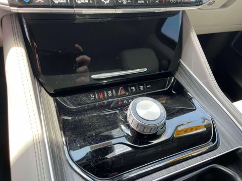 Used 2024 Jeep Wagoneer Series II w/ Flexible Seating Group RWD image 34