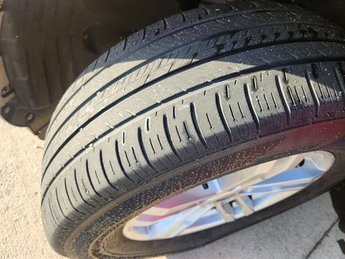 Used 2021 Ford Explorer XLT w/ Equipment Group 202A image 13