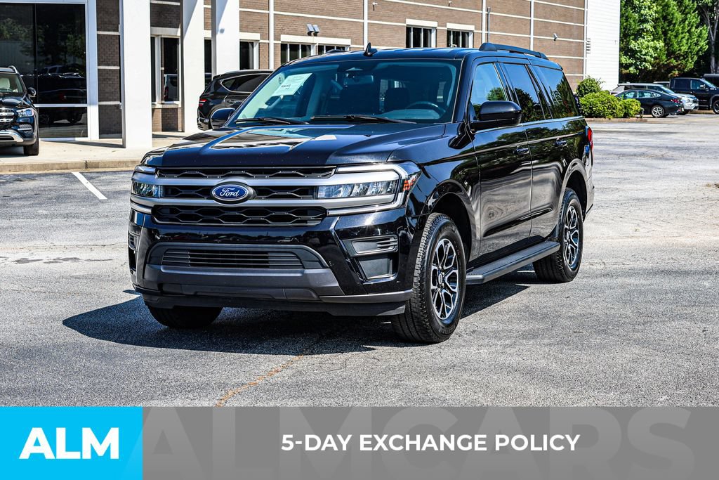 Used 2024 Ford Expedition XLT RWD image 3