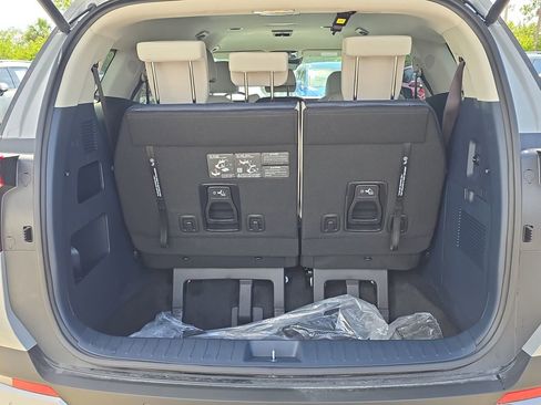 New 2026 Kia Carnival EX FWD image 9